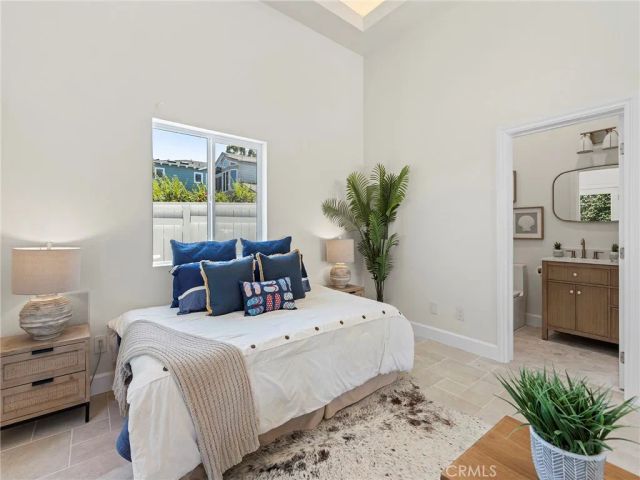 2300 John Street, Manhattan Beach, CA 90266