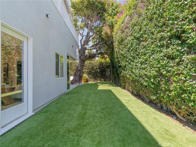 2300 John Street, Manhattan Beach, CA 90266