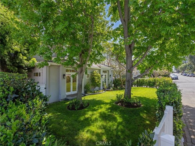 2300 John Street, Manhattan Beach, CA 90266