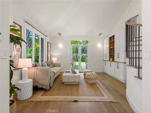 2300 John Street, Manhattan Beach, CA 90266