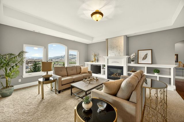 817 Amerman Drive, Phoenix, OR 97535