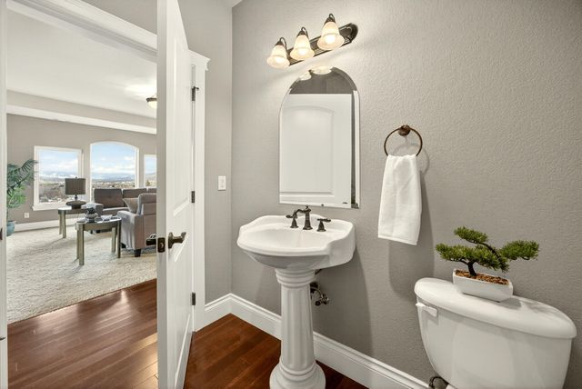 817 Amerman Drive, Phoenix, OR 97535