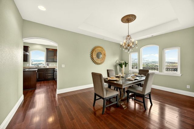 817 Amerman Drive, Phoenix, OR 97535