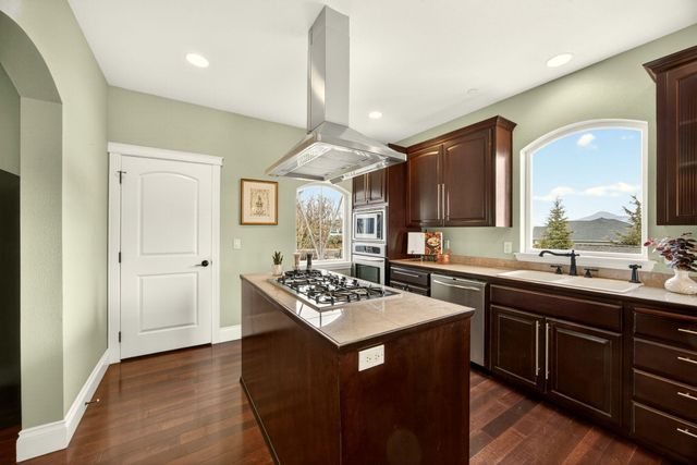 817 Amerman Drive, Phoenix, OR 97535