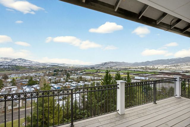 817 Amerman Drive, Phoenix, OR 97535