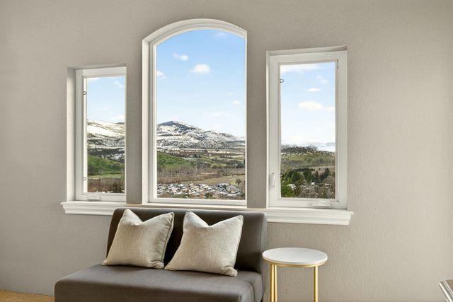 817 Amerman Drive, Phoenix, OR 97535