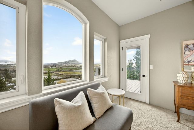 817 Amerman Drive, Phoenix, OR 97535