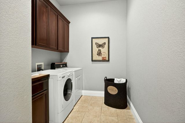 817 Amerman Drive, Phoenix, OR 97535