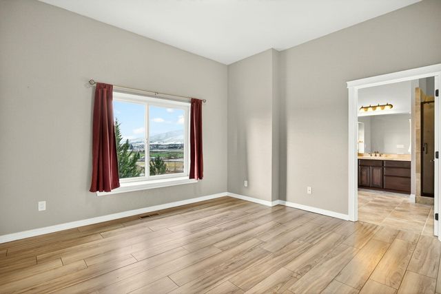 817 Amerman Drive, Phoenix, OR 97535