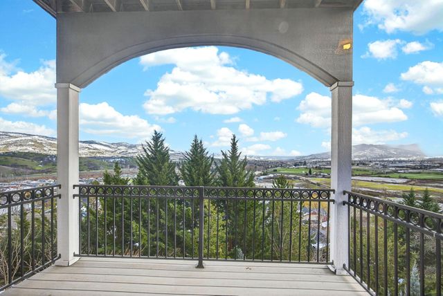 817 Amerman Drive, Phoenix, OR 97535