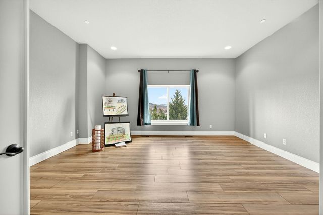 817 Amerman Drive, Phoenix, OR 97535