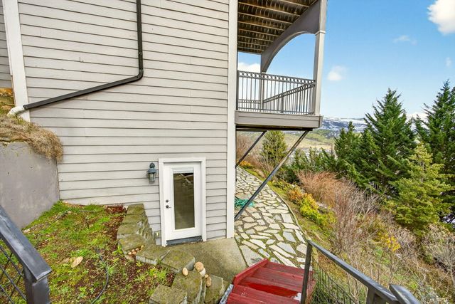 817 Amerman Drive, Phoenix, OR 97535