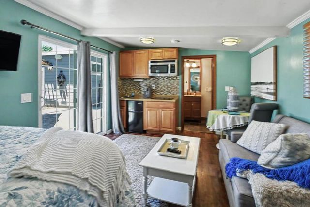 1205 FAIRVIEW Avenue, Redwood City, CA 94061