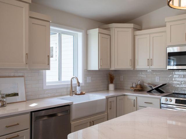 10234 Concord Drive S, Horace, ND 58047