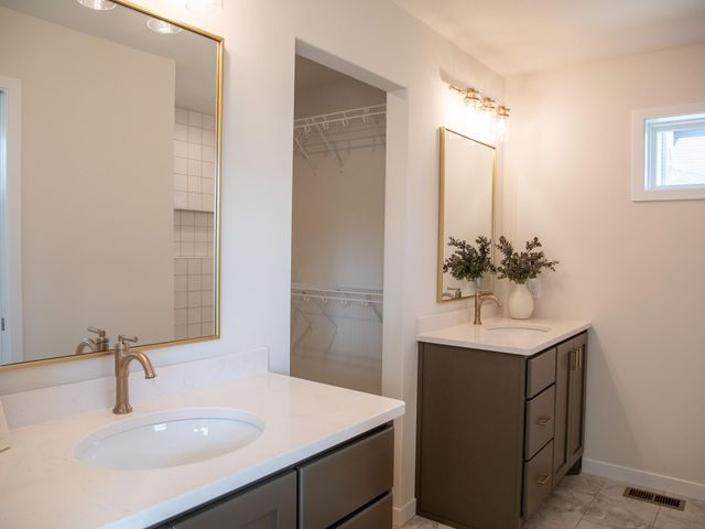 10234 Concord Drive S, Horace, ND 58047