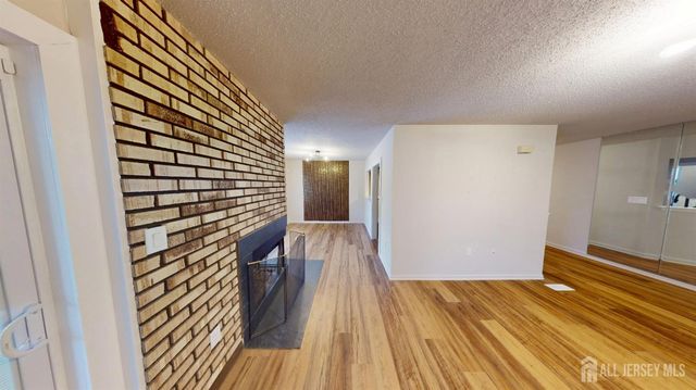 29 Chatham Square, Sayreville, NJ 08859