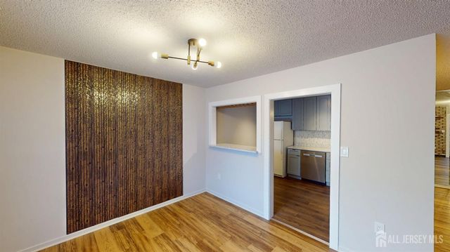 29 Chatham Square, Sayreville, NJ 08859