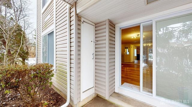 29 Chatham Square, Sayreville, NJ 08859