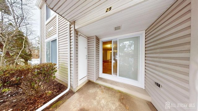 29 Chatham Square, Sayreville, NJ 08859