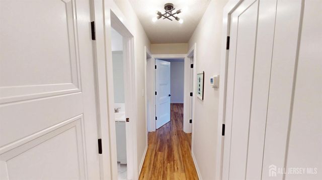 29 Chatham Square, Sayreville, NJ 08859