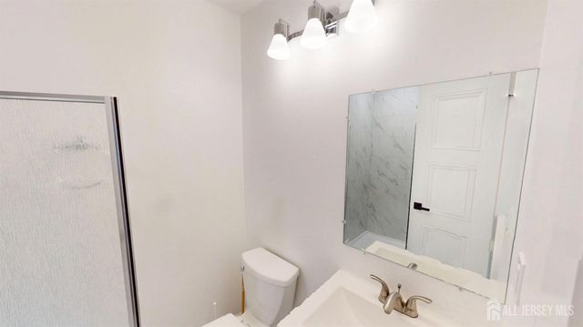 29 Chatham Square, Sayreville, NJ 08859