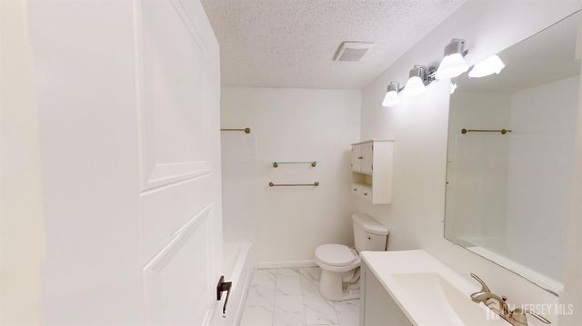 29 Chatham Square, Sayreville, NJ 08859