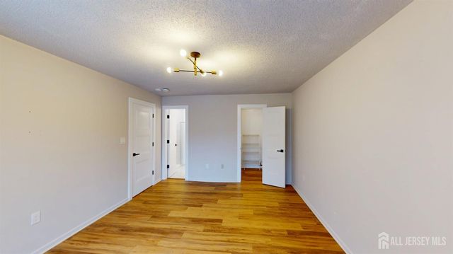 29 Chatham Square, Sayreville, NJ 08859