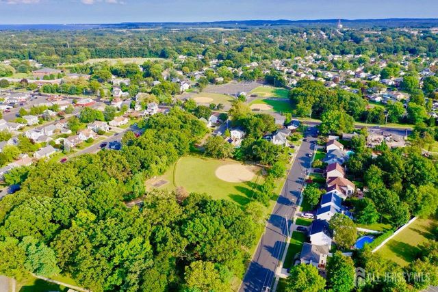 29 Chatham Square, Sayreville, NJ 08859