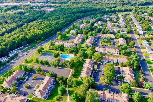 29 Chatham Square, Sayreville, NJ 08859