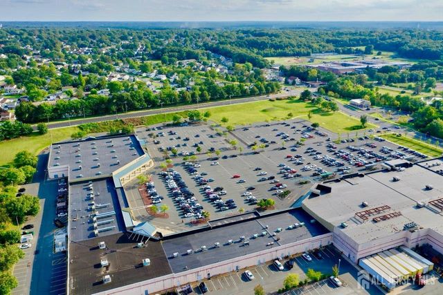 29 Chatham Square, Sayreville, NJ 08859