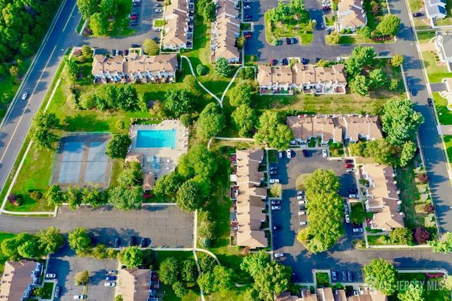 29 Chatham Square, Sayreville, NJ 08859