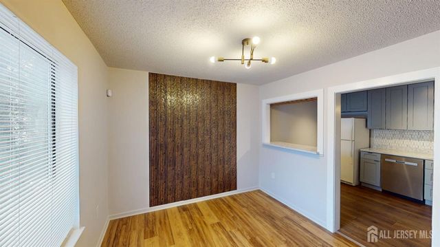 29 Chatham Square, Sayreville, NJ 08859