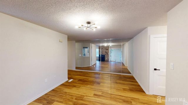 29 Chatham Square, Sayreville, NJ 08859