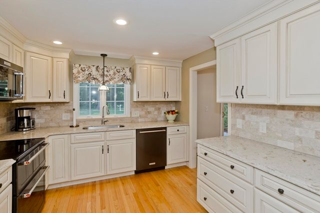6 Joan St, Wilbraham, MA 01095