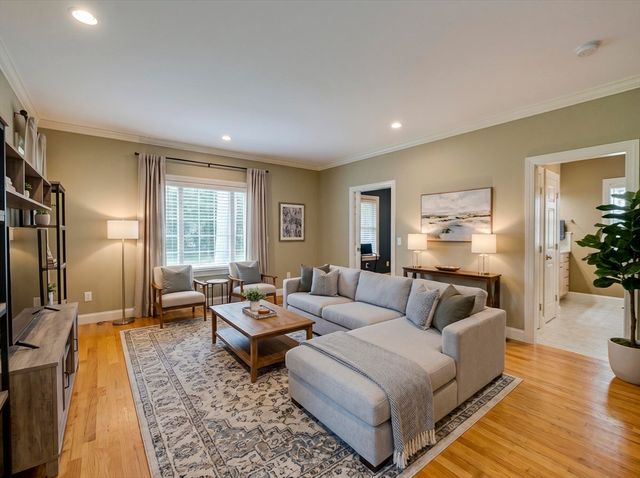 6 Joan St, Wilbraham, MA 01095