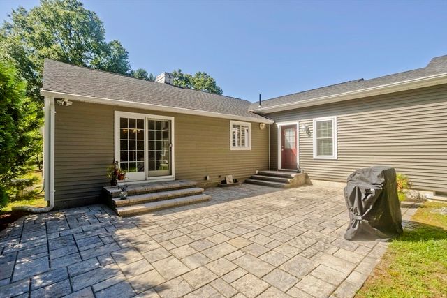 6 Joan St, Wilbraham, MA 01095