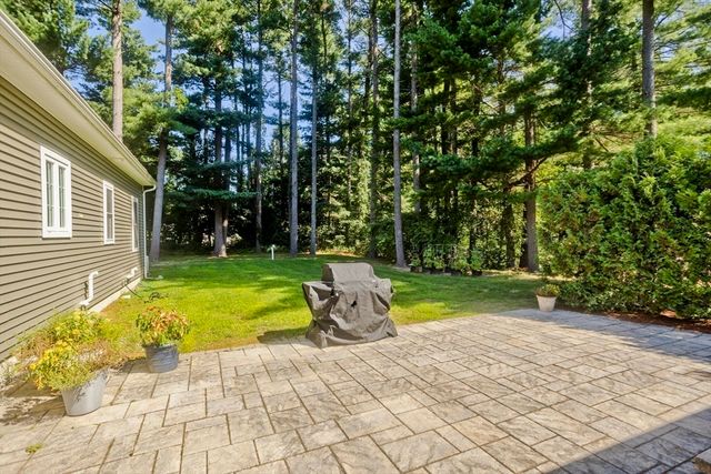 6 Joan St, Wilbraham, MA 01095