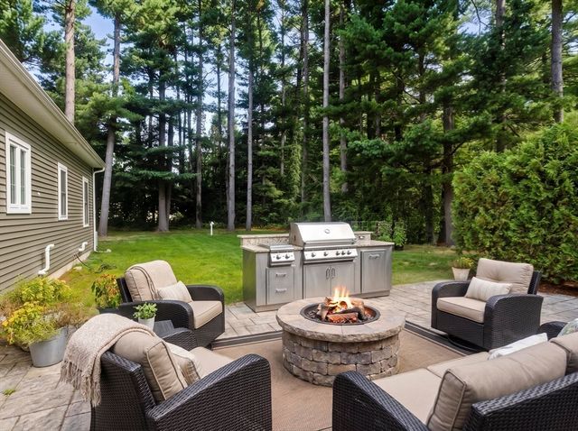 6 Joan St, Wilbraham, MA 01095