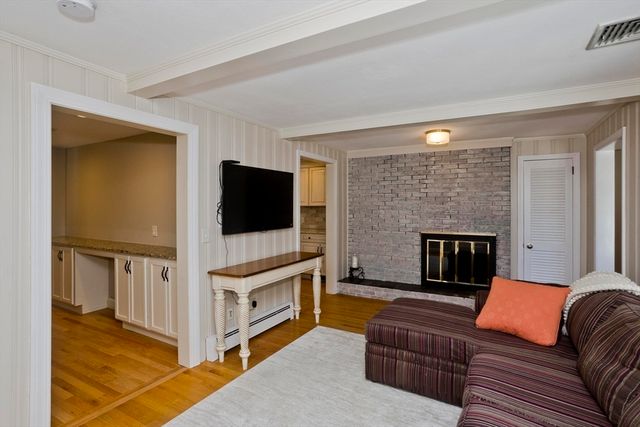 6 Joan St, Wilbraham, MA 01095