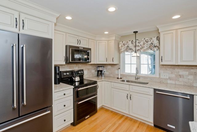 6 Joan St, Wilbraham, MA 01095
