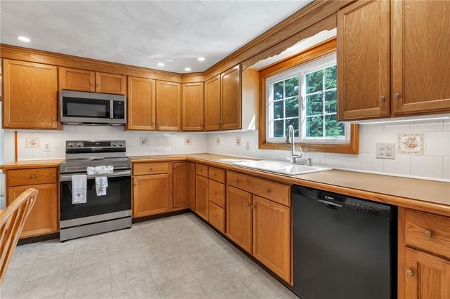 43 Countryside Drive, Cumberland, RI 02864