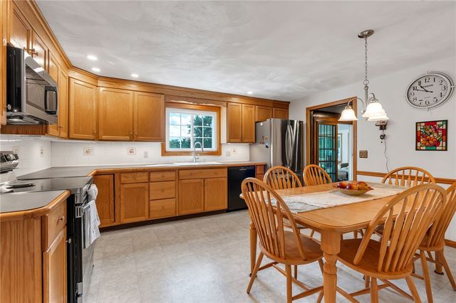 43 Countryside Drive, Cumberland, RI 02864