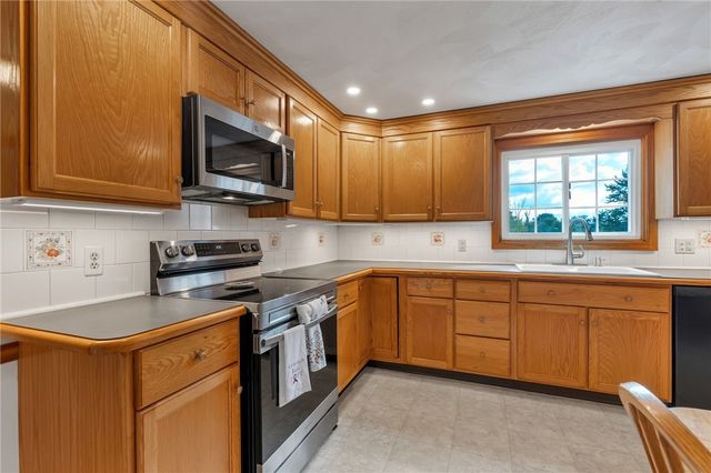 43 Countryside Drive, Cumberland, RI 02864