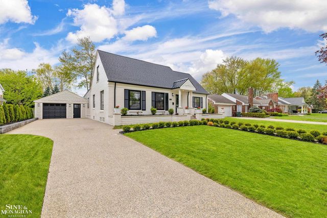 773 Hawthorne Road, Grosse Pointe Woods, MI 48236