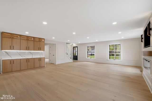 773 Hawthorne Road, Grosse Pointe Woods, MI 48236
