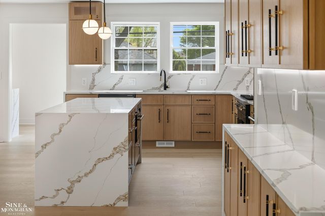 773 Hawthorne Road, Grosse Pointe Woods, MI 48236