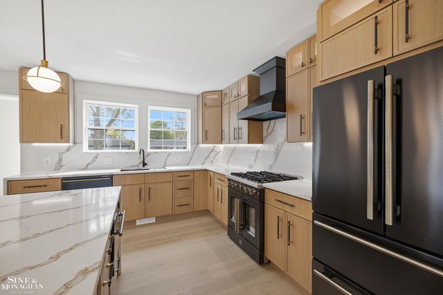 773 Hawthorne Road, Grosse Pointe Woods, MI 48236
