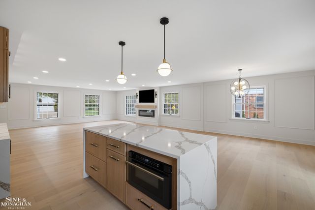 773 Hawthorne Road, Grosse Pointe Woods, MI 48236