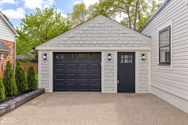 773 Hawthorne Road, Grosse Pointe Woods, MI 48236