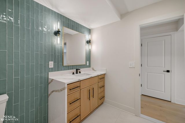 773 Hawthorne Road, Grosse Pointe Woods, MI 48236